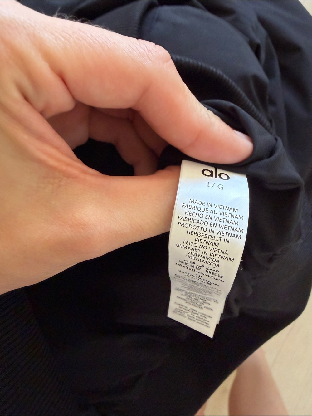 ALO Captivate Puffer in Black - Large - Picture 9 of 10